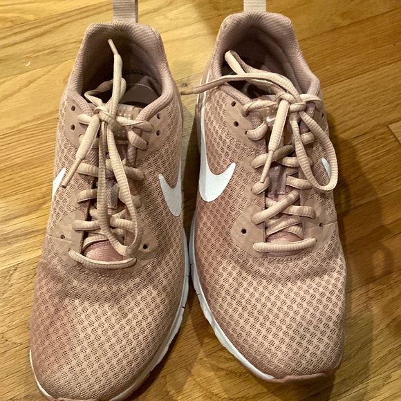 Nike Shoes - Women’s Nike